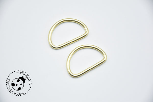 D-Ring-Set "Elegant" - 2 Stück. Der Halbring hat einen Durchmesser von ca. 25 mm und ist extra dick. An der Verbindungsstelle ist er nicht verschweißt. D-Ringe eignen sich besonders zum Befestigen von Gurten an Taschen oder Handtaschen, sowie für die Herstellung von Hundeleinen oder Schnullerbändern. Halbring, Dring, D Ring - Nähen/Basteln - Glückpunkt